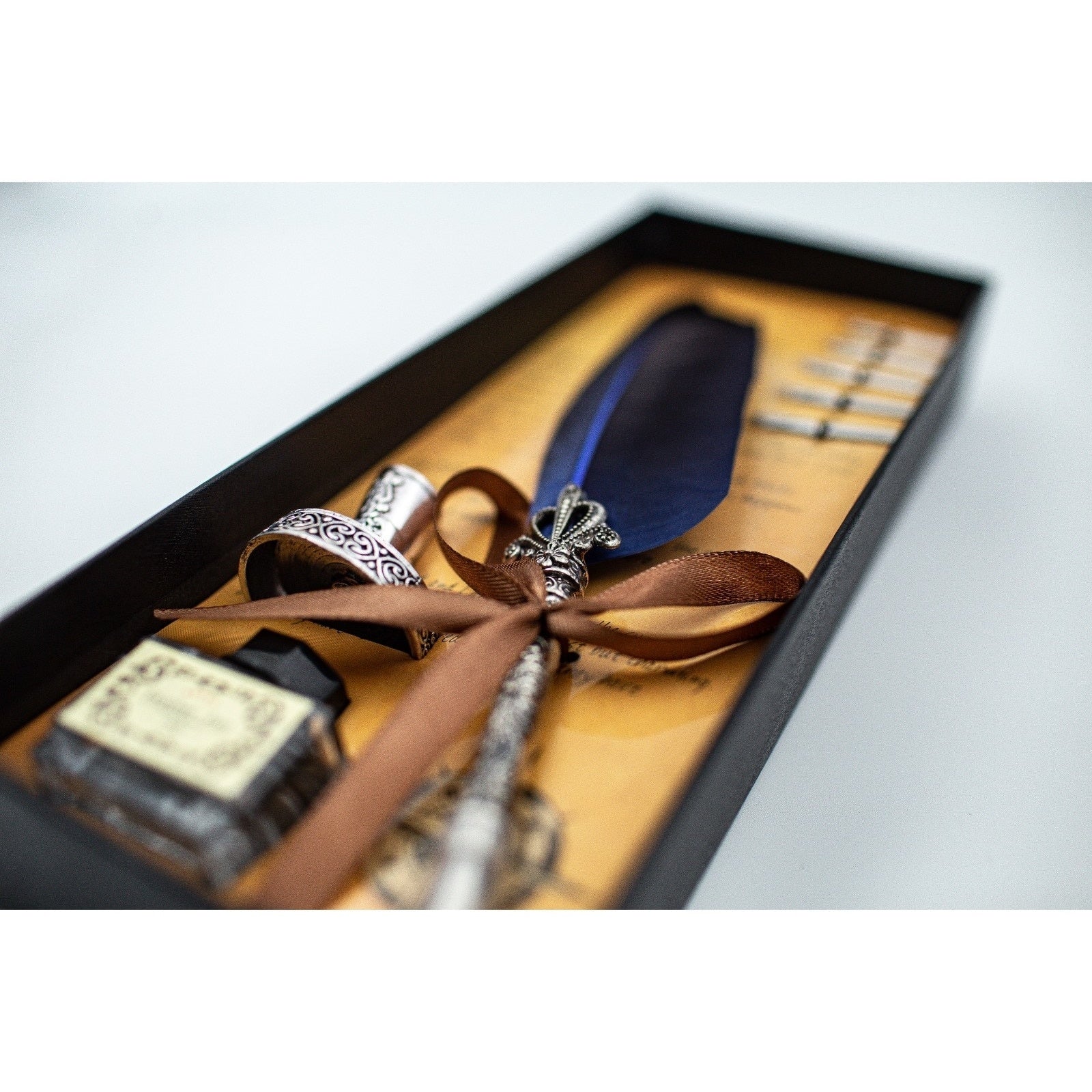 Set Stilou Vintage cu Pană Albastră și Ornamente Metalice — Cadou Eleganței ✒️🎁 Secondary image