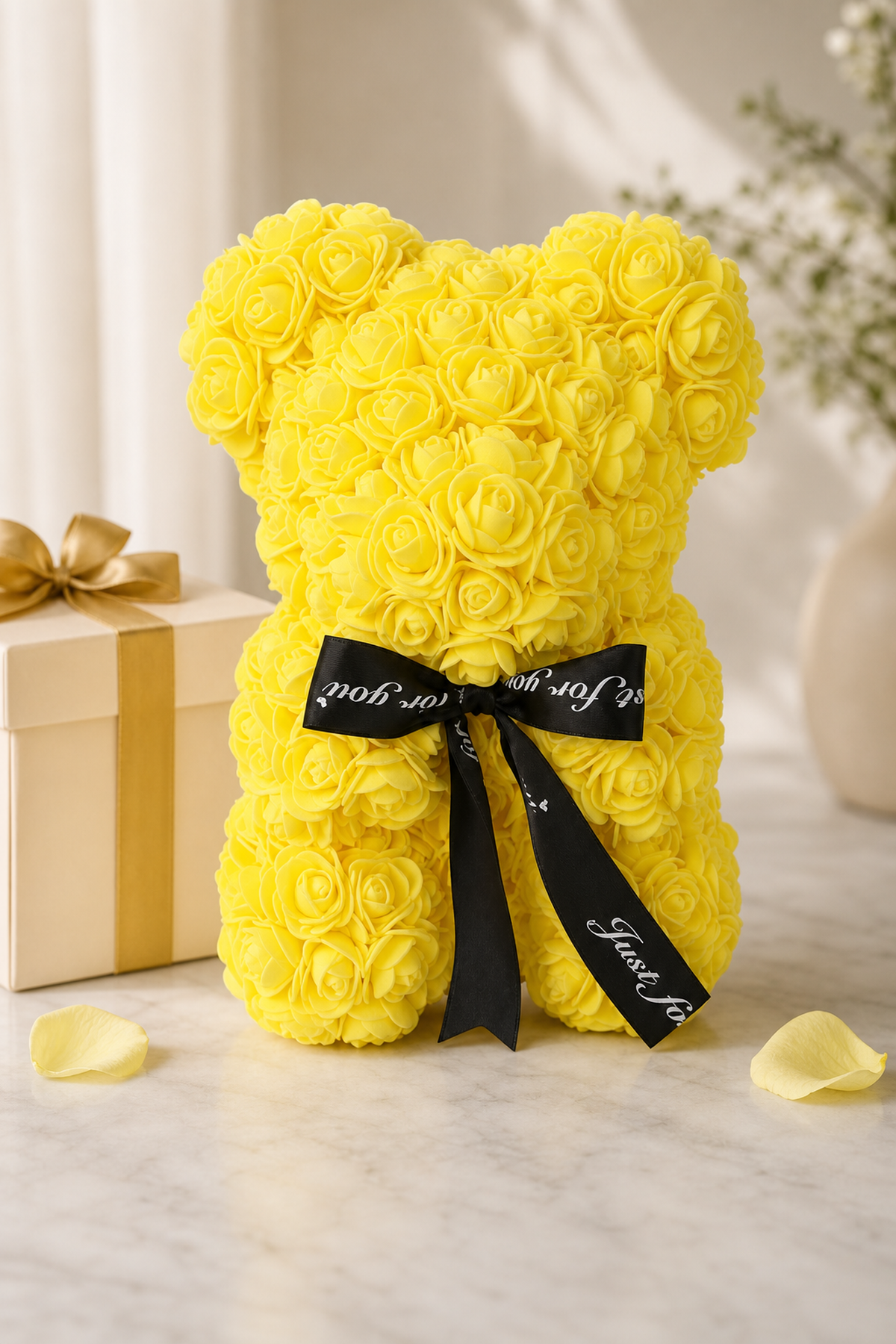 Ursuleț Galben cu Inimă din Trandafiri — Cadou Perfect pentru Iubire ❤️💐 Imagine secundară a produsului